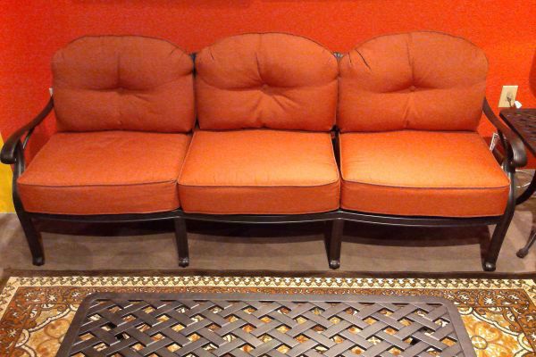 Picture of CASTLE ROCK SOFA W/CUSHION